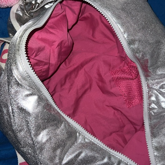 VSPink Silver bag/ duffel - Picture 6 of 9